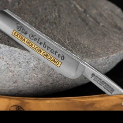 Boker "The Celebrated" Olive Razor -Outdoor Equipment Store 140327.2 81166.1651675341.1280.1280 92527.1651675363