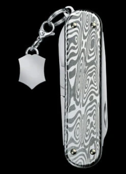 Victorinox Classic SD Brilliant Damascus 14 Victorinox Classic SD Brilliant Damascus -Outdoor Equipment Store BMC 0622134.2 33746.1671193496.1280.1280 21413.1671207008