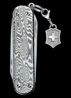 Victorinox Classic SD Brilliant Damascus 11 Victorinox Classic SD Brilliant Damascus -Outdoor Equipment Store BMC 0622134.3 73142.1671193496.1280.1280 93754.1671207008