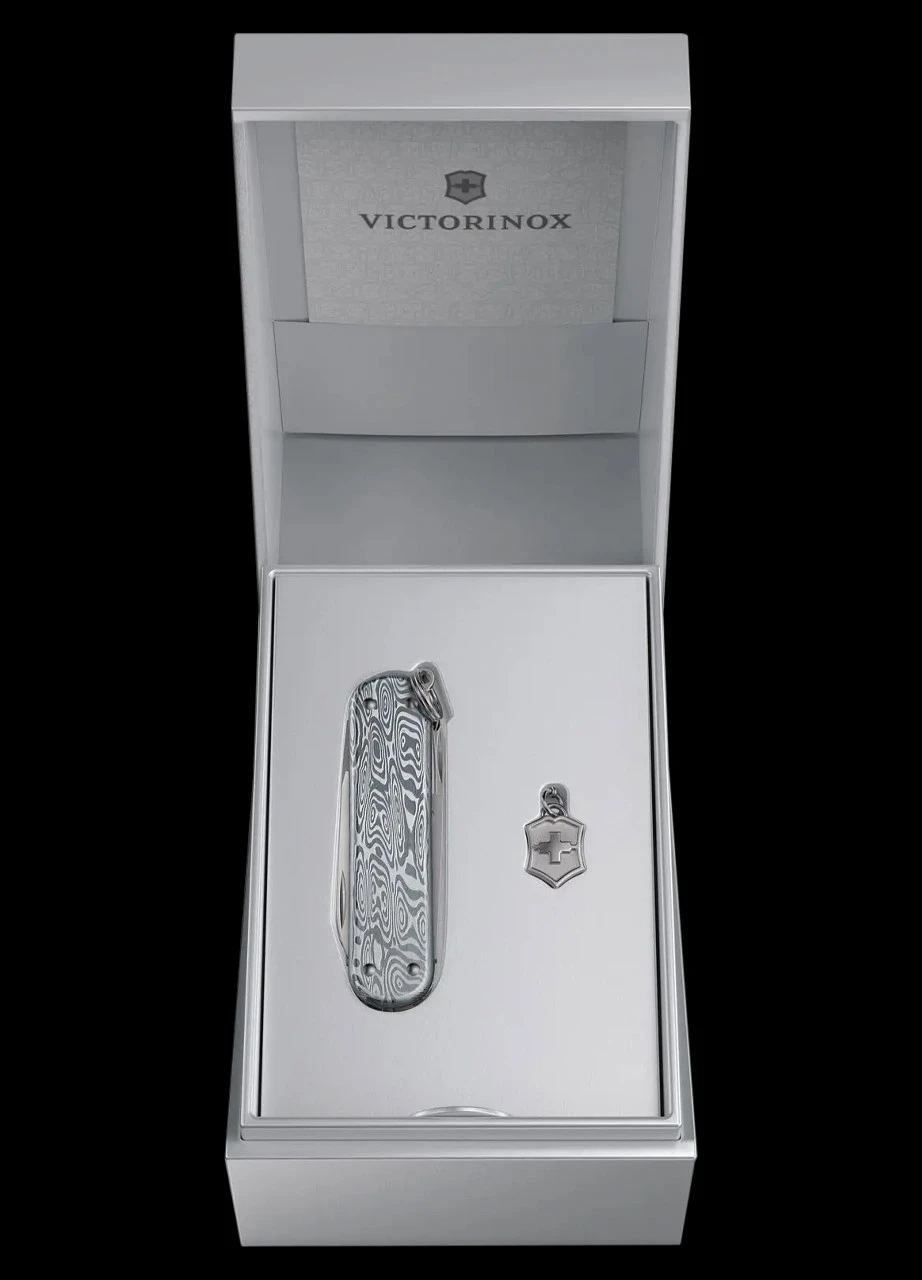 Victorinox Classic SD Brilliant Damascus 2 Victorinox Classic SD Brilliant Damascus - Image 2