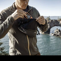 Matador Freerain Waterproof Packable Hip Pack -Outdoor Equipment Store MAT FRHP001BKdet2 96433.1634131933