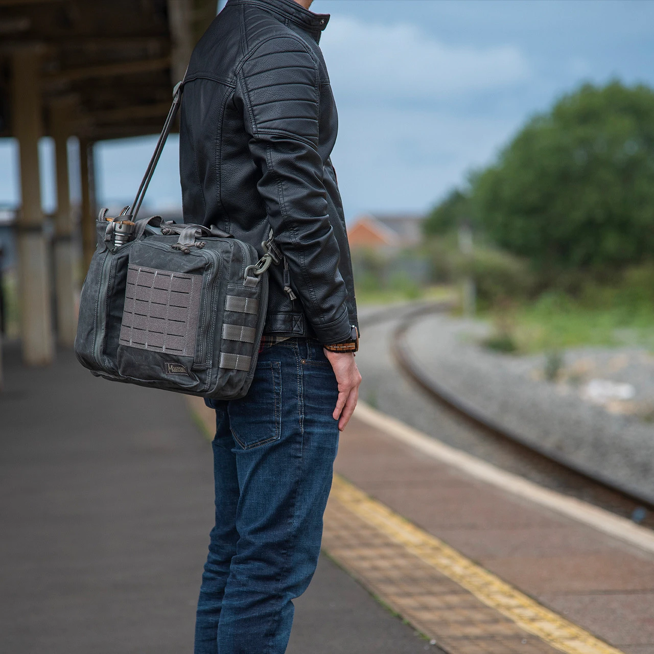 Magforce Recruit Briefcase Waxed Canvas 15 Magforce Recruit Briefcase Waxed Canvas - Image 15