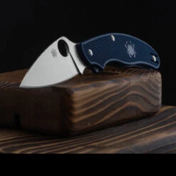 Spyderco UK Penknife Lightweight Dark Blue CPM SPY27 -Outdoor Equipment Store SC94PCBLdet4 21728.1694442613