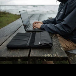 Matador Laptop Base Layer -Outdoor Equipment Store laptopdet3 44381.1621352407