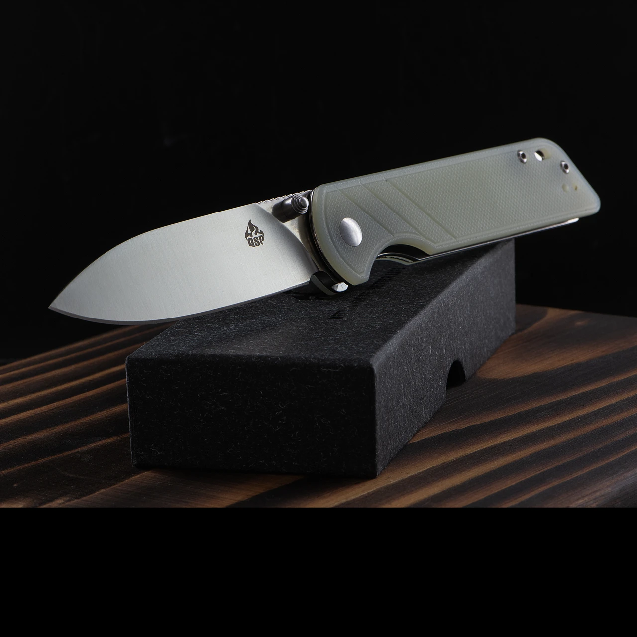 QSP Parrot V2 G10 Folding Knife 1 QSP Parrot V2 G10 Folding Knife